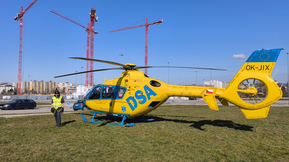 V Prachaticích srazil autobus chodkyni, letěl pro ni vrtulník